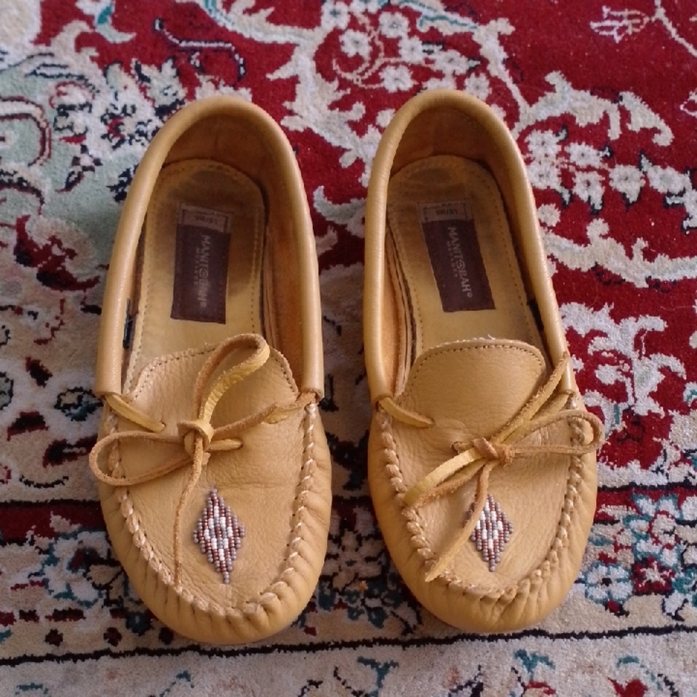 Women's Tan Manitobah Moccasins with Traditional BeadWork Mukluks